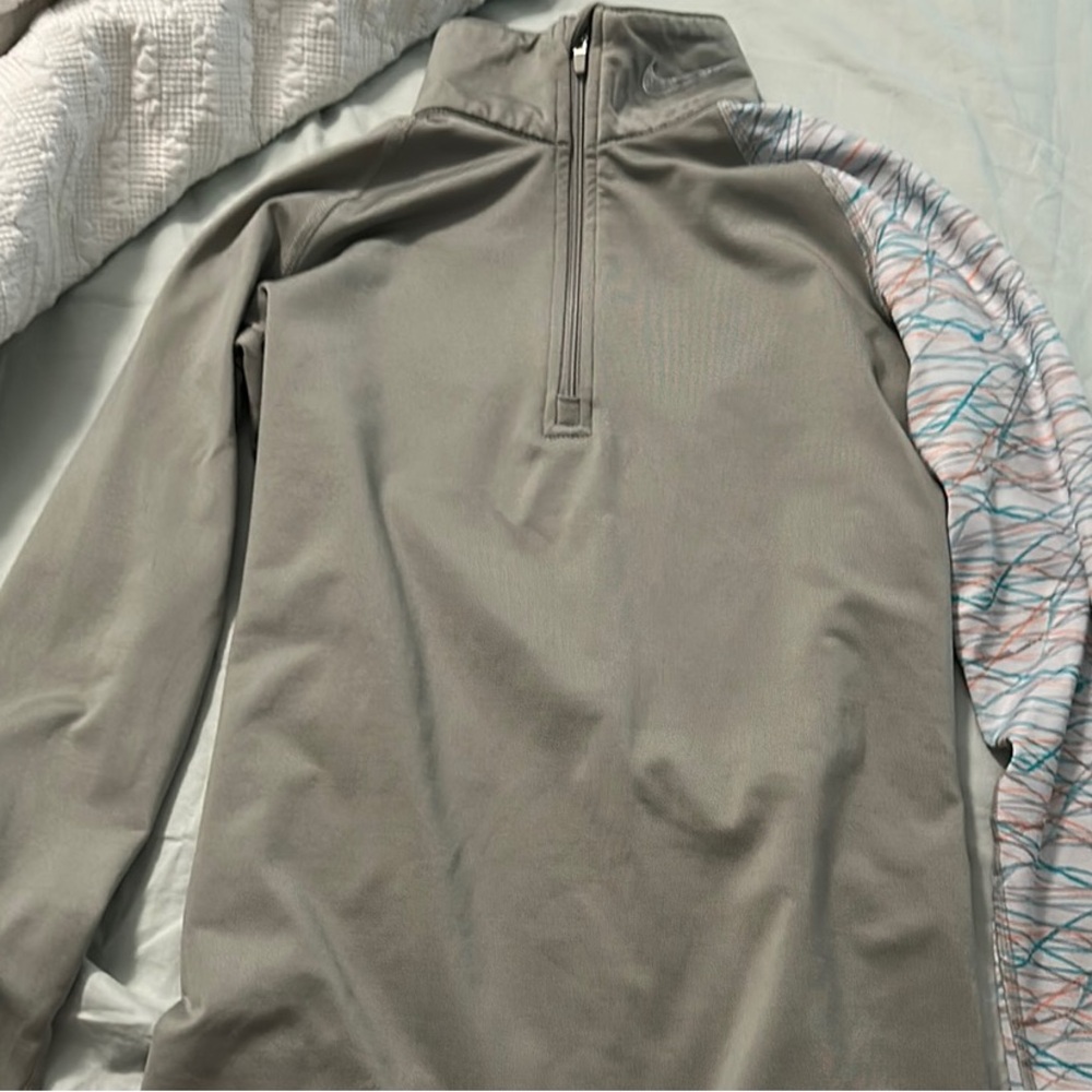 Nike combat pro Gray Quarter-Zip Pullover with Patterned Sleeve size XS